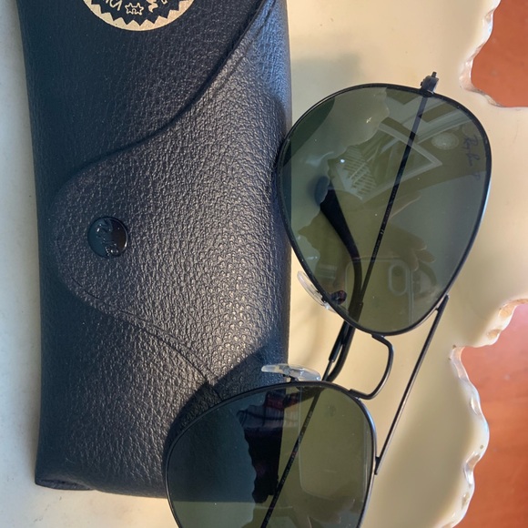 Ray-Ban Black Aviator Sunglasses with Green Polarized Lenses - Picture 4 of 4